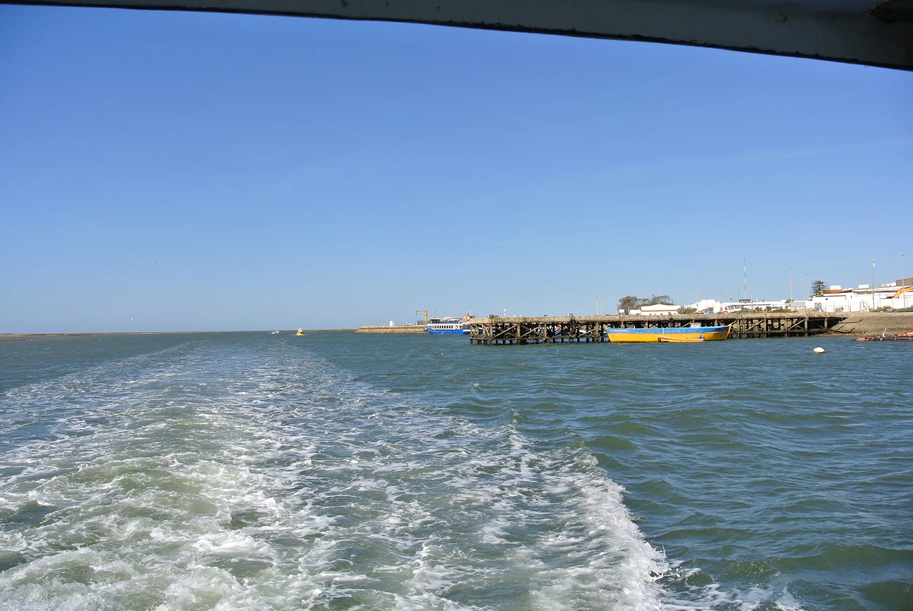 Uitzicht vanaf de ferry tussen Olhão en Armona